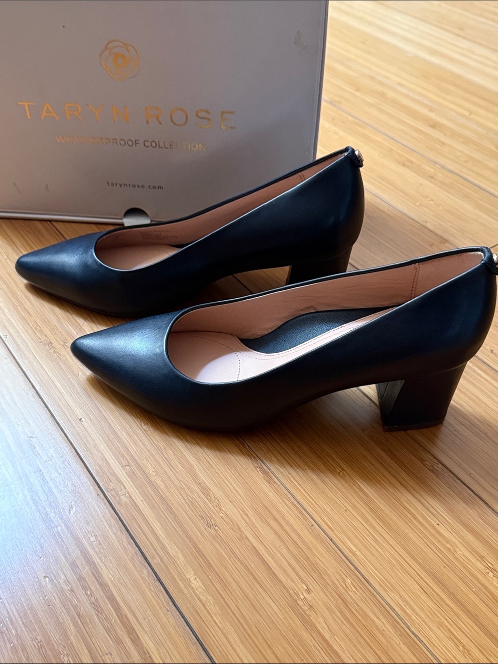 NIB NWT Taryn Rose “Midnight” Leather Pointed Block Heel Pumps